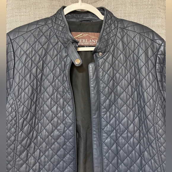 OVERLAND | Women’s Quilted Sheepskin Zip-Up Jacket - Picture 3 of 8